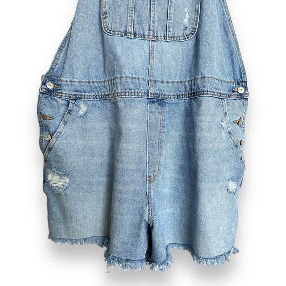 Old Navy Distressed Light Wash Rigid Denim Cut Off Overall Shorts Women's  XXL - Picture 4 of 10